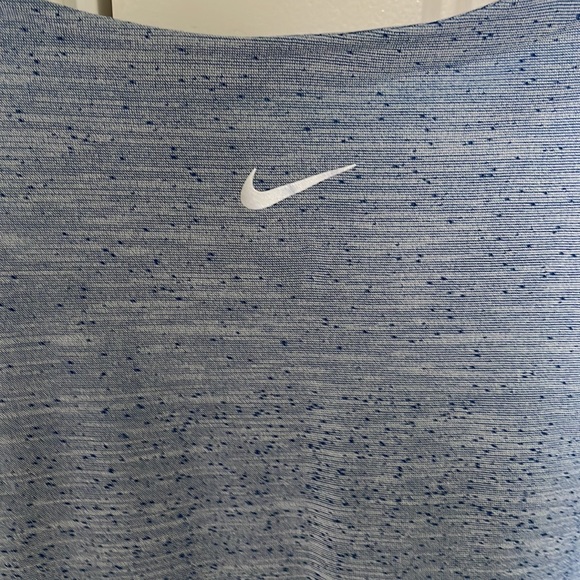 Women’s EUC NIKE Dri-fit L blue ombré tank - Picture 4 of 8